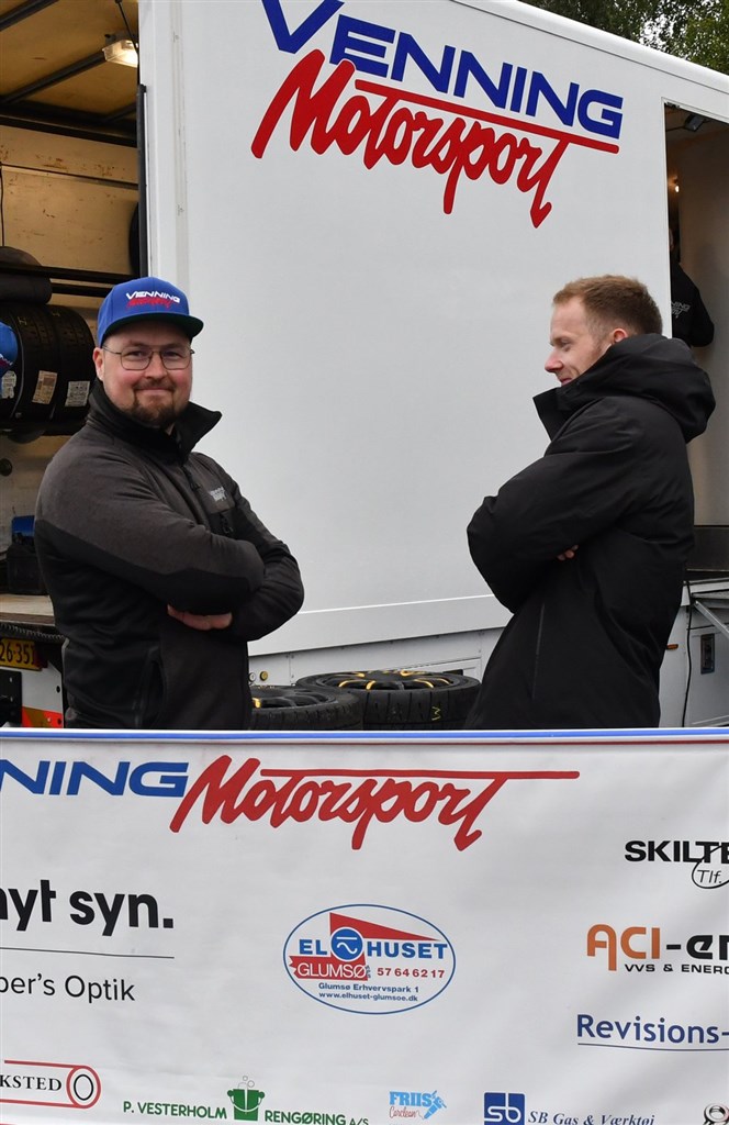 Rally Juelsminde blev for Casper Venning og Kristian Birk Hansen et tæt opgør med konkurrenterne Lasse Karlshøj og Isabell Kvick, men fastholdt deres føring i RC4-klassen. Nu er målet at genvinde andenpladsen i den Dansk Super Rallys samlede pointstilling.
(Foto: Morten Dam)